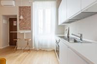 A kitchen or kitchenette at Raffinato e stylish monolocale milanese