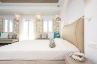 Posteľ alebo postele v izbe v ubytovaní Naxos Evilion Luxury Apartments & Suites