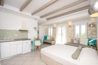 Posteľ alebo postele v izbe v ubytovaní Naxos Evilion Luxury Apartments & Suites