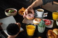 ホテルの敷地内または近くでの食事または食べ物