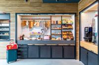 Moxy Utrechtにあるコーヒーまたはお茶
