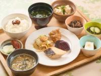 ホテルの敷地内または近くでの食事または食べ物