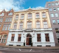 Het gebouw waarin het hotel zich bevindt