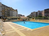 Bazén v ubytovaní AQUAGOLF Joli T2 piscine clim piscine Richelieu AQUAGOLF Cap d'Agde alebo v jeho blízkosti