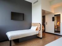 B&B HOTEL Paris Porte d'Orléansにあるベッド