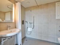 B&B HOTEL Paris Porte d'Orléansにあるバスルーム