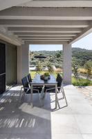 Balkón alebo terasa v ubytovaní Fari Stone Villas