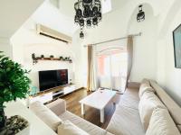 TV a/nebo společenská místnost v ubytování 5 bedroom villa with private pool west golf elgouna
