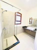 Koupelna v ubytování 5 bedroom villa with private pool west golf elgouna