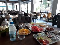 een tafel met borden en flessen water bij Aldino Residence in Ankara