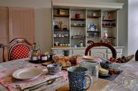 Jedlo v ubytovaní bed & breakfast alebo blízkom okolí
