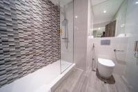 Premier Inn Dubai Barsha Heightsにあるバスルーム