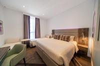 Premier Inn Dubai Barsha Heightsにあるベッド