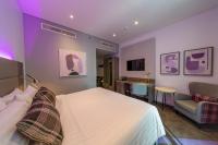 Premier Inn Dubai Barsha Heightsにあるベッド