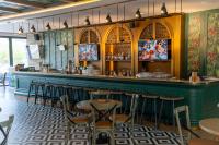 Premier Inn Dubai Barsha Heightsにあるラウンジまたはバー