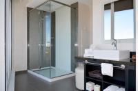Ein Badezimmer in der Unterkunft Scarlet Pearl Casino Resort