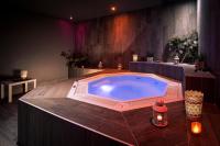 a jacuzzi tub in a room with aperature at Le Pic Blanc in L&#39;Alpe-d&#39;Huez