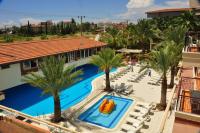 Bazén v ubytování Cinar Family Suite Hotel Side nebo v jeho okolí