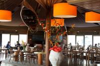 Restaurace v ubytování EnJoy Natur, See und Meer Chalet Lauwersoog- 1-6 Pers- 3 Schlafzimmer, 2 Badezimmer