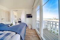 Postel nebo postele na pokoji v ubytování Ferienhaus Strand Hus by Seeblick Ferien ORO, Bestlage am Strand,Sauna,Kamin