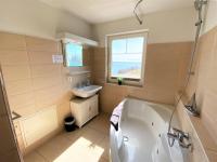 Koupelna v ubytování Ferienhaus Strand Hus by Seeblick Ferien ORO, Bestlage am Strand,Sauna,Kamin