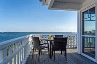 Balkón nebo terasa v ubytování Ferienhaus Strand Hus by Seeblick Ferien ORO, Bestlage am Strand,Sauna,Kamin