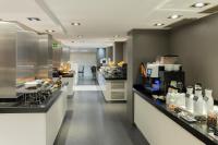 A kitchen or kitchenette at Hotel Ciutadella Barcelona