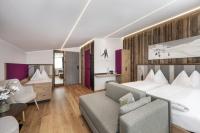Łóżko lub łóżka w pokoju w obiekcie Austria Alpinhotel Ski IN Ski OUT an der Edelweissbahn