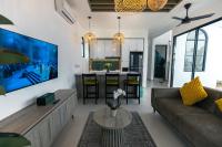 Greenforest Anahata Villa Resortにあるテレビまたはエンターテインメントセンター