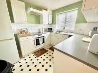 Kuchyň nebo kuchyňský kout v ubytování Stay in a lovely home in Kent great for contractor stays