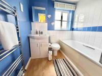 Koupelna v ubytování Stay in a lovely home in Kent great for contractor stays