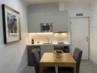 A kitchen or kitchenette at For You Rentals Glorieta de Bilbao apartment TEMPORAL EGU4