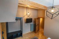 Televízia a/alebo spoločenská miestnosť v ubytovaní Landhaus Flasch