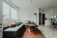Posedenie v ubytovaní Stylish Suite, by MGM Residencies