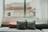 Posedenie v ubytovaní Stylish Suite, by MGM Residencies