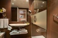 A bathroom at Silken Monumental Naranco
