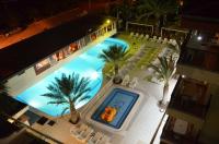 Bazén v ubytování Cinar Family Suite Hotel Side nebo v jeho okolí