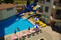 Bazén v ubytování Cinar Family Suite Hotel Side nebo v jeho okolí