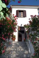 The facade or entrance of Islands Apartments