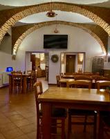 En restaurant eller et andet spisested på Penzion a restaurace Myslivna Kolence - Třeboňsko