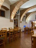 En restaurant eller et andet spisested på Penzion a restaurace Myslivna Kolence - Třeboňsko