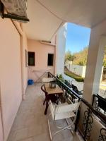 Balkón nebo terasa v ubytování Tersanas Beach Apartments