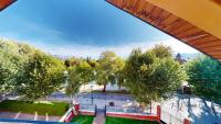 Vonkajšia záhrada v ubytovaní Apartaments Boutique la Torreta del Llac