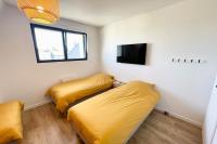 Televízia a/alebo spoločenská miestnosť v ubytovaní Duplex neuf Hyper Design - Piscine chauffée