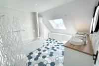 Kúpeľňa v ubytovaní Duplex neuf Hyper Design - Piscine chauffée