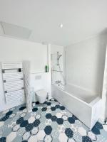 Kúpeľňa v ubytovaní Duplex neuf Hyper Design - Piscine chauffée