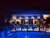 Πισίνα στο ή κοντά στο 24 On Basil