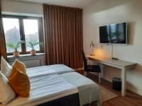 TV a/nebo společenská místnost v ubytování Hotel Lysekil