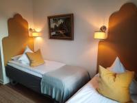 Postel nebo postele na pokoji v ubytování Hotel Lysekil