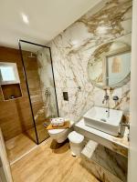 Koupelna v ubytování Del Sol Suites